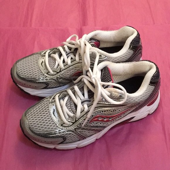 saucony tennis shoes womens